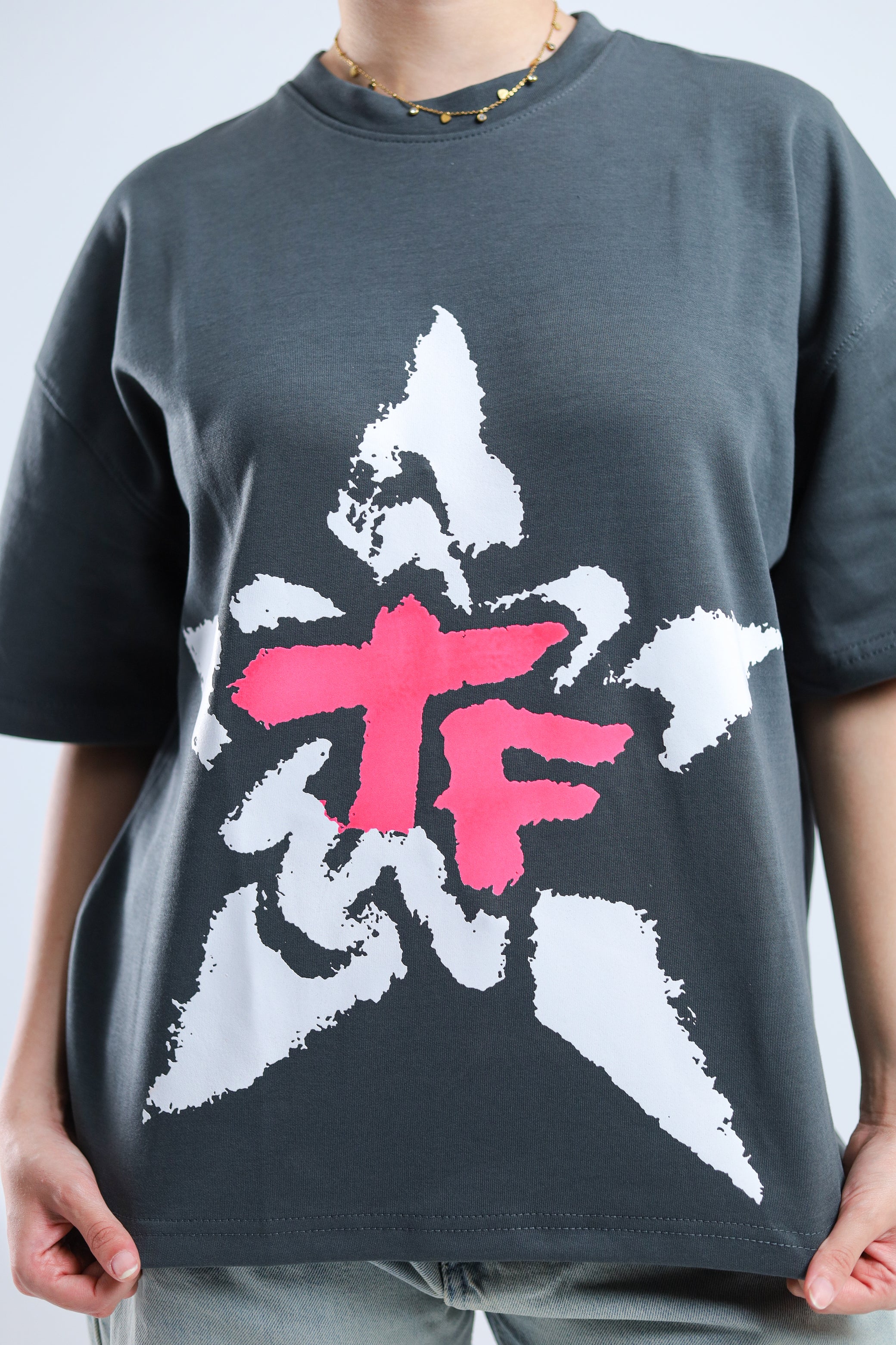 TF Star Boxy Tee - Black / Dark Gray